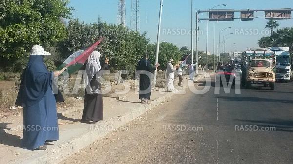 سلسلة بشرية ببرج العرب رفضا للانقلاب