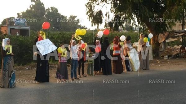 سلسلة بشرية لرافضي الانقلاب بسمنود