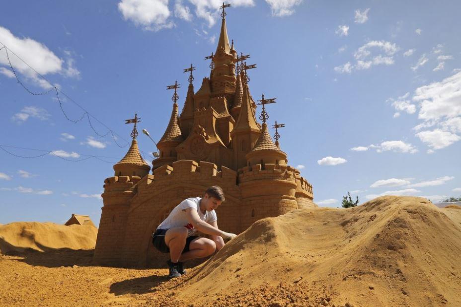 بالصور.. أجمل قلاع صنعت من الرمال