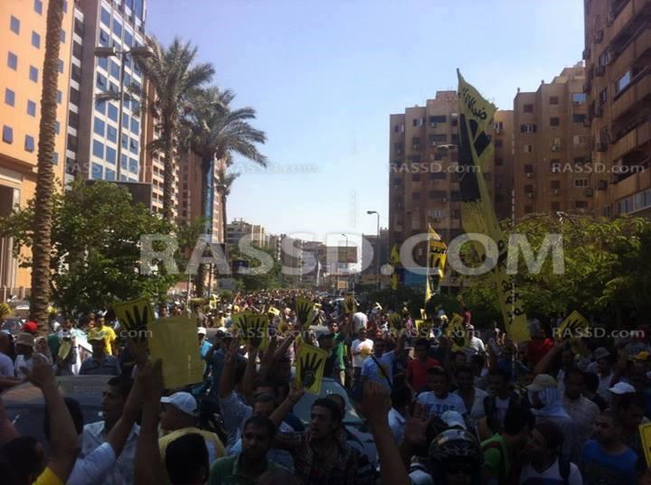 الإخوان في المعتقلات.. والمصريون في الميادين