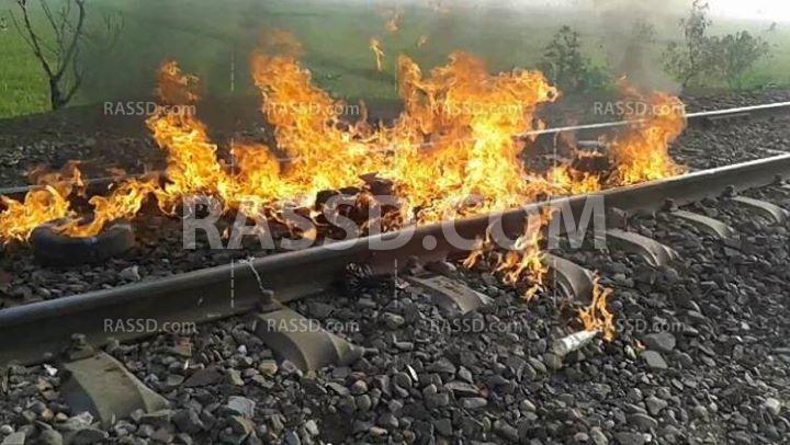 مجهولون يقطعون طريق السكة الحديد (المنصورة – المطرية)