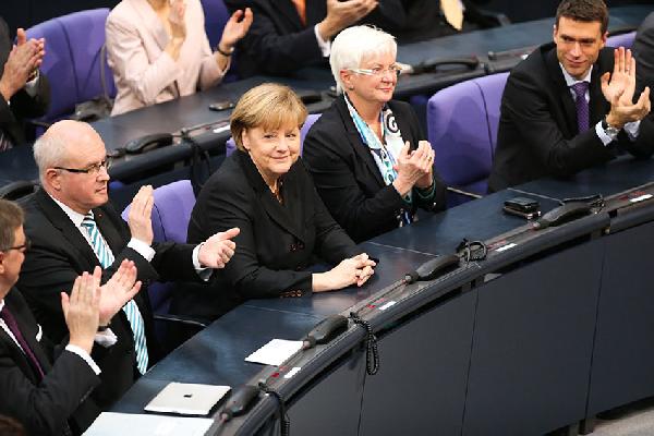 برلمان ألمانيا يدعم الحكومة في تسليح أكراد العراق