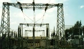 مجهولون يشعلون النيران بإحدى محولات الكهرباء بسمالوط