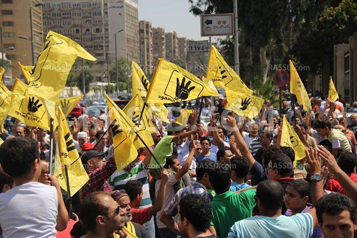 وقفة مفاجئة أمام “الحرس الجمهوري” تنديدا بجرائم الانقلاب