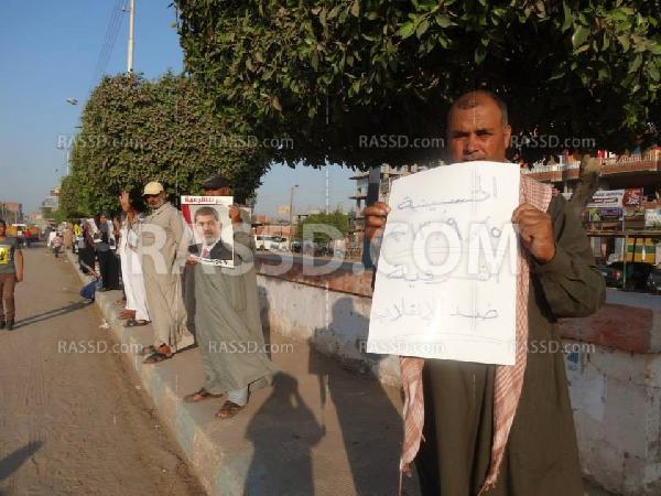 سلسلة بشرية لدعم الشرعية بمركز الحسينية بالشرقية