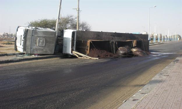 توقف الطريق الدائري بعد انقلاب سيارة وإصابة 4 أشخاص