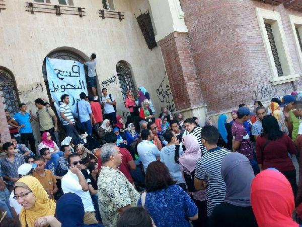 طلاب الإسكندرية يتظاهرون لفتح باب التحويل الورقي