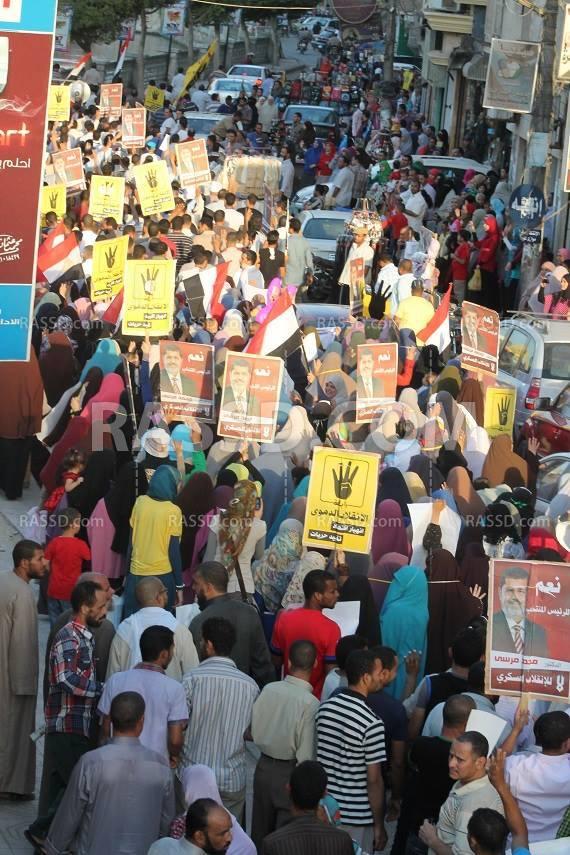 سلاسل بشرية ومسيرات حاشدة بالفيوم لرفض الانقلاب