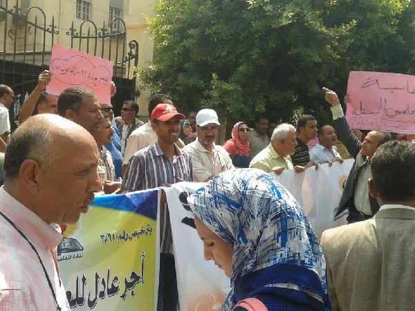 وقفة للمعلمين أمام “التربية والتعليم” للمطالبة بتحسين الماديات