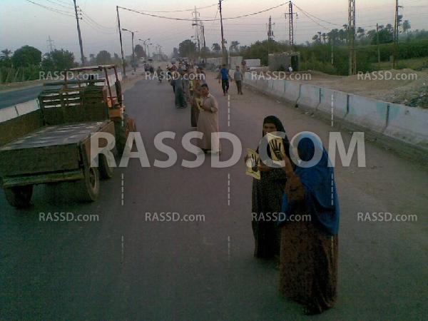 سلسة بشرية تدعو لتفعيل العصيان المدني ببني سويف