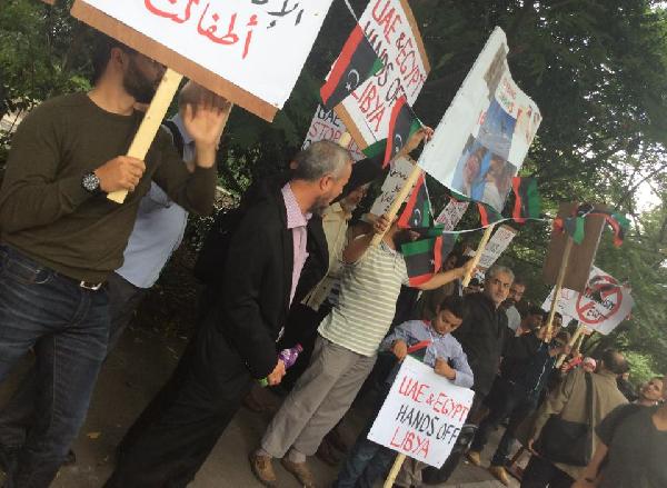 وقفة للجالية الليبية بلندن رفضًا للتدخل الإماراتي ببلادهم