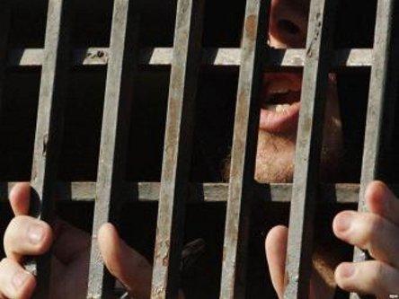 معتقلو سجن قنا يهددون بالإضراب لتأجيل جلساتهم