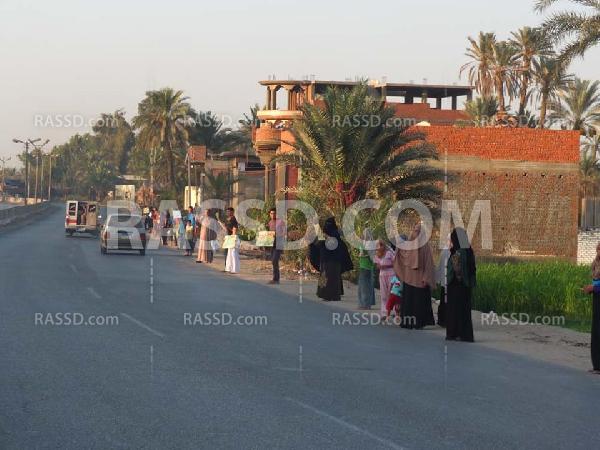 سلسلة بشرية بـ”الفيوم” تنديدًا بالانتهاكات بحق المعتقليين