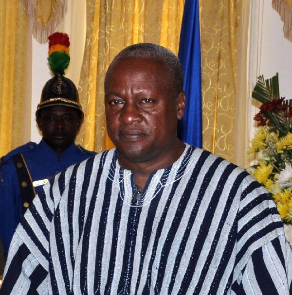 الرئيس الغاني يمتنع عن مصافحة وزراء غينيا خوفًا من “إيبولا”