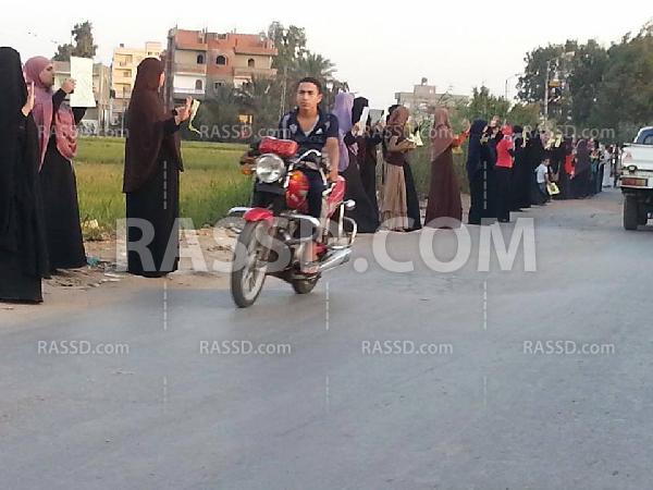 سلسلتان بشريتان في”الدقهلية” تنديدًا بالوضع الاقتصادي