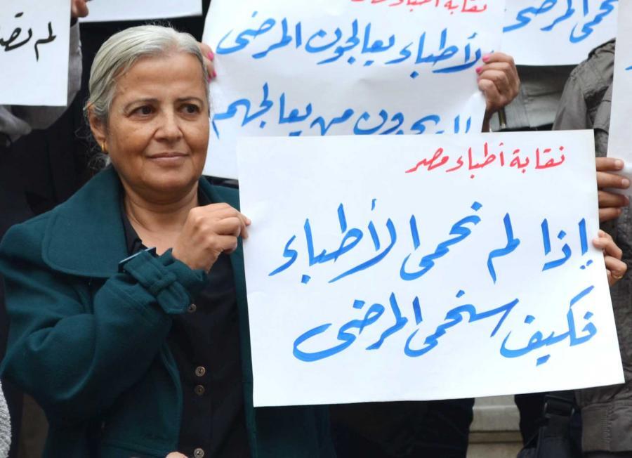 أزمة بدل العدوى تشتعل من جديد بين الحكومة ونقابة الأطباء