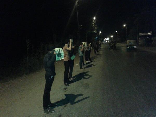 سلسلة بشرية لـ”شباب ضد الانقلاب” في الدقهلية