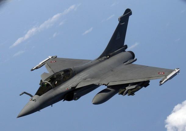 فرنسا تشن أول غارة جوية على “تنظيم الدولة” بالعراق