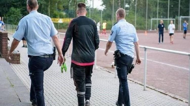 القبض على حارس مرمى تلقت شباكه 43 هدفًا في مباراة واحدة