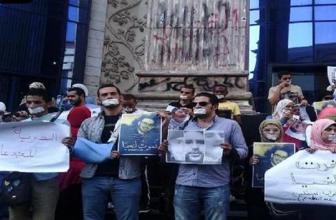 “الأمعاء الخاوية” بين إسقاط الانقلاب وإلغاء قانون التظاهر