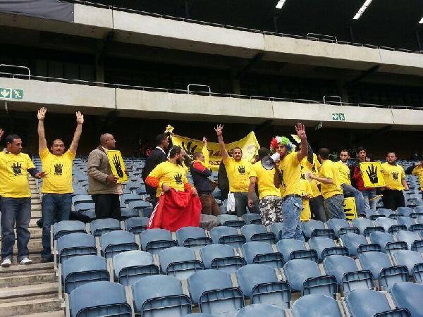 صور.. إشارة رابعة تزين ملعب مباراة الأهلي وأورلاندو