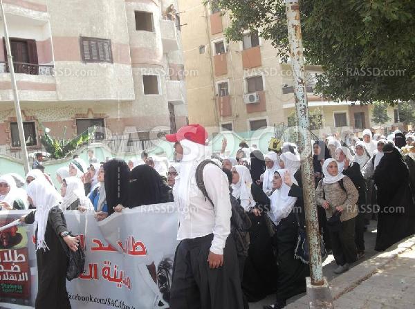 طلاب العبور يقاومون التهديدات بمسيراتهم الحاشدة