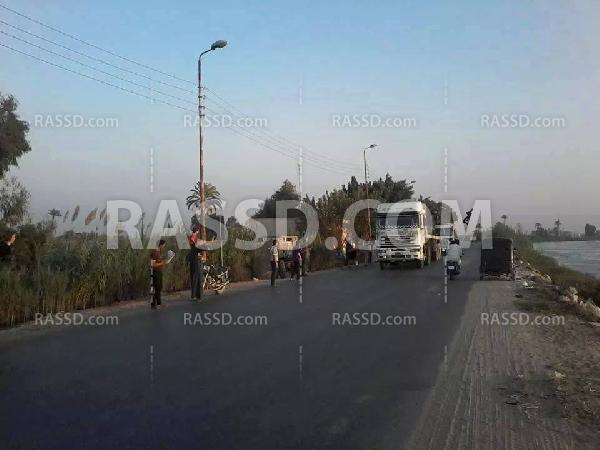 سلسلة بشرية مطالبة بعودة “مرسي” في البحيرة