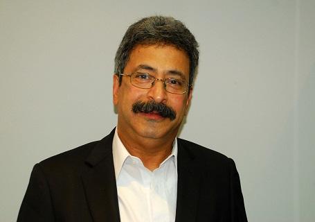 “غريب”: الصحف تهلل لانخفاض الدولار وهو مرتفع