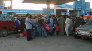 شلل مروري بأسيوط بسبب طوابير البنزين والسولار