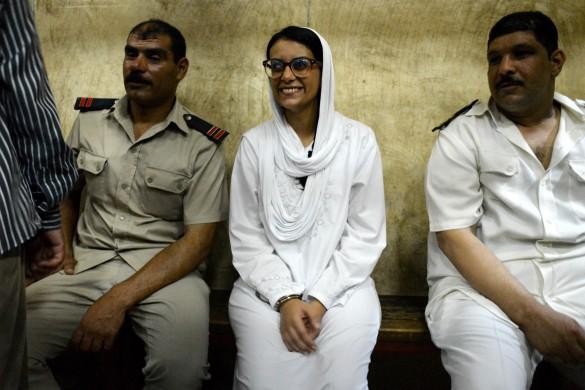 ماهينور المصري تشارك بمعركة “الأمعاء الخاوية”