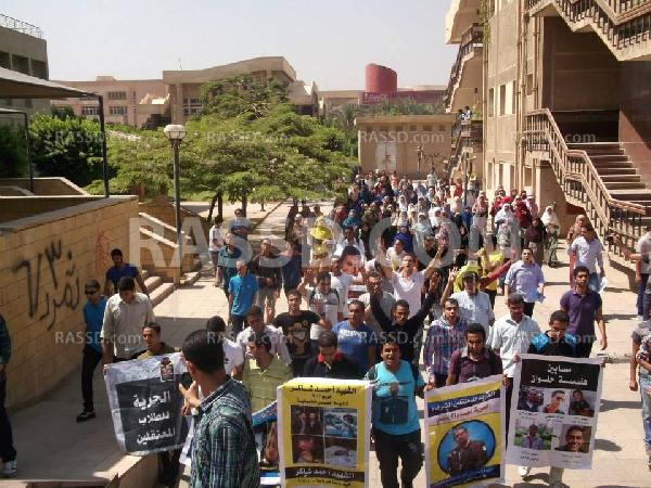 بالصور..مسيرة لطلاب جامعة حلوان لرفض الانقلاب