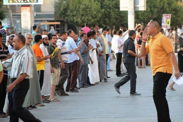 سلاسل بشرية مناهضة للانقلاب بالشرقية