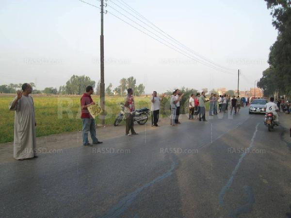 سلسلة بشرية لرافضي الانقلاب في الغربية