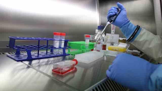 الصحة العالمية تستخدم عينات دم الناجين لمكافحة” إيبولا”