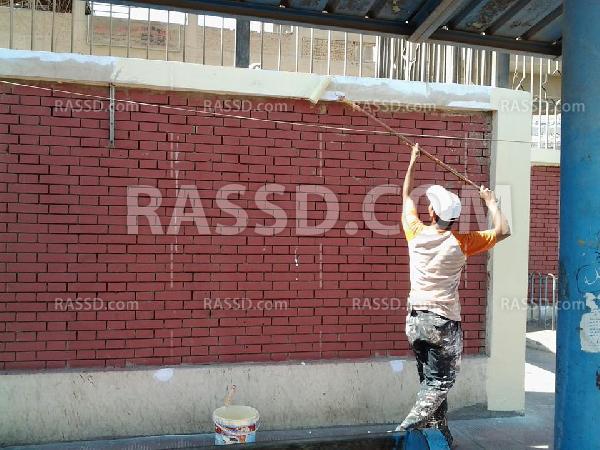 دهان محطة حدائق حلوان لمسح شعارات ضد الانقلاب