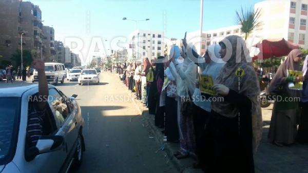 سلسلة بشرية لنساء ضد الانقلاب ببورسعيد