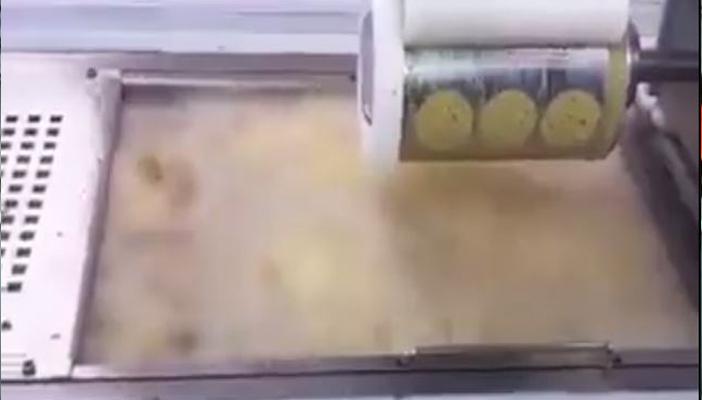 بالفيديو.. ماكينة صنع الفلافل تثير إعجاب رواد الـ”فيس بوك”