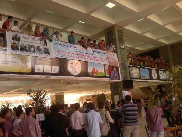 طلاب طب المنوفية ينظمون وقفة للإفراج عن زملائهم المعتقلين