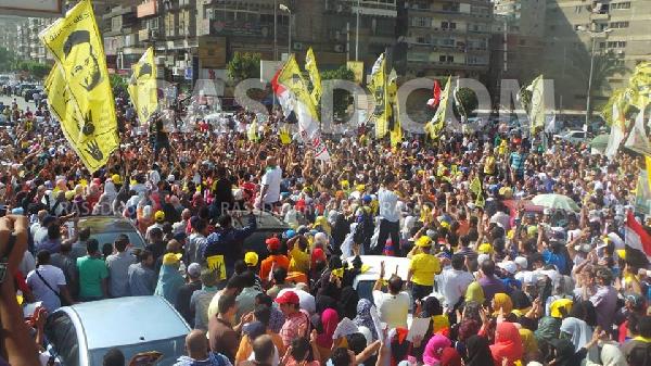 الآلاف يحتشدون في مدينة “المذبحة” منددين بحكم العسكر