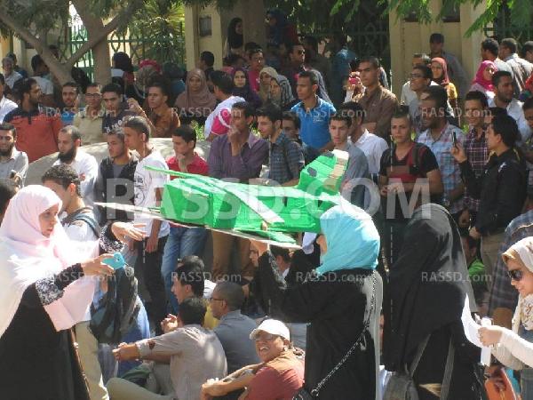 عرض تمثيلي لـ”مجزرة رابعة” لطلاب جامعة المنصورة