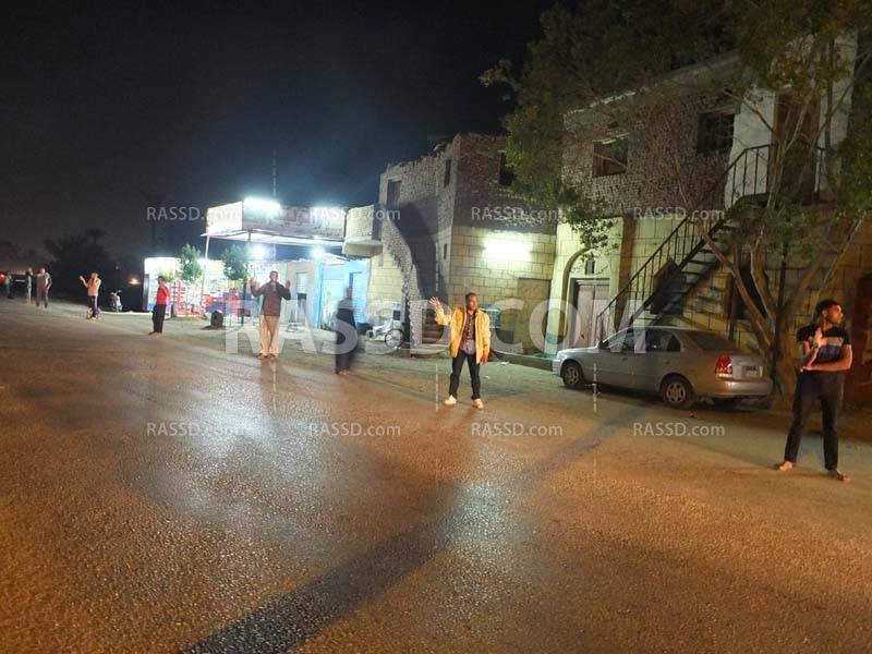 سلسلة بشرية بالفيوم بالقرب من مقر الشرطة العسكرية