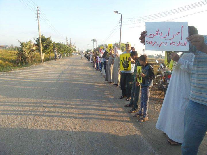 سلسلة بشرية بفاقوس ضمن فعاليات “الله أكبر.. عيدنا النصر”
