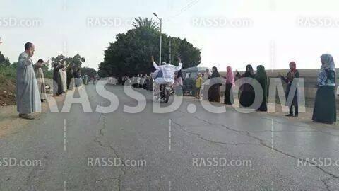 سلسلتان بشريتان في المنوفية تنديدًا بالأحوال المعيشية