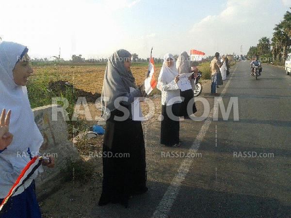 سلسلة بشرية لـ”شباب ضد الانقلاب” في الدقهلية
