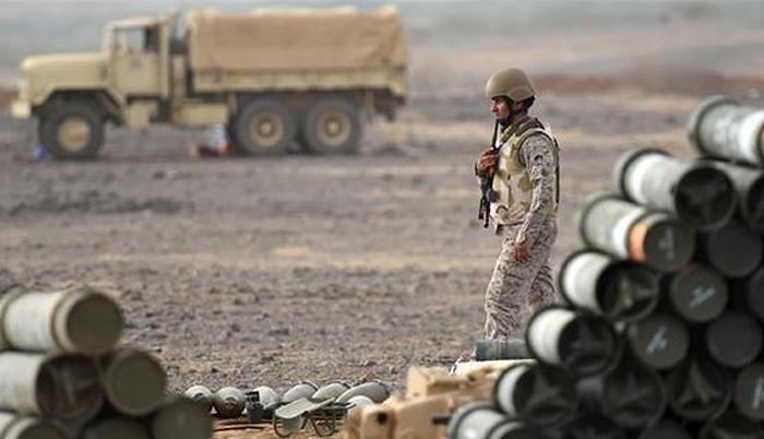 “الحوثيون”: مقتل جنود سعوديين في قصف على معسكر بـ”جازان”