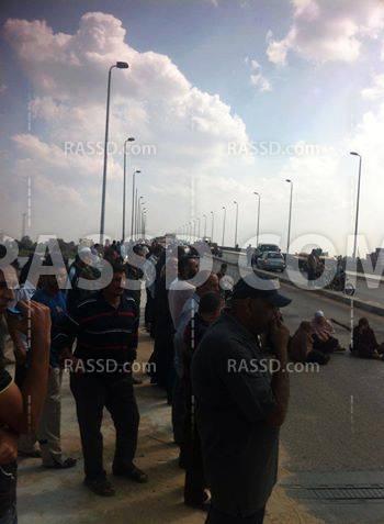 أهالي دمياط يقطعون الطريق احتجاجًا على خطف شابين