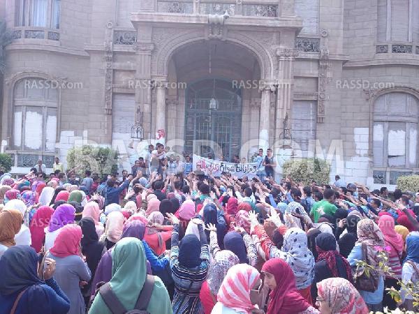 صور| تظاهرة لطلاب “عين شمس” تنديدًا بقمع الطلاب