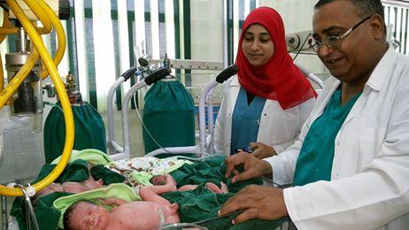 تيمناً بزيارة «محلب».. أب يطلق «السيسي ومحلب وعادل» على توأمه