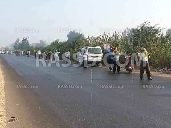 سلسلة بشرية ضد الانقلاب بطريق أجا -المنصورة