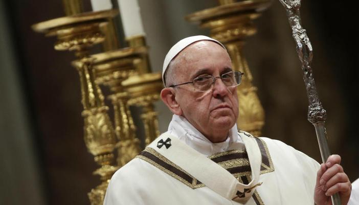 بابا الفاتيكان يعتذر عن “فضائح الكنيسة”